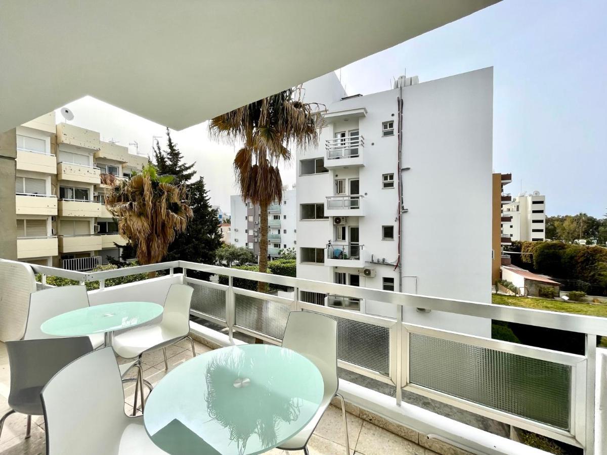 100 M To The Beach Sea La Vie 3 Bedroom Apartment Limassol Bagian luar foto